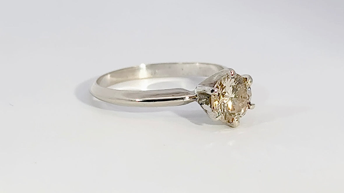 Round Brillant Cut Diamond Ring set in 14K White Gold